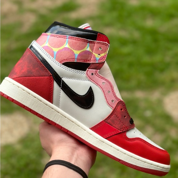 The Marvel x Air Jordan 1 Retro High OG 'Next Chapter’ - Picture 3 of 12